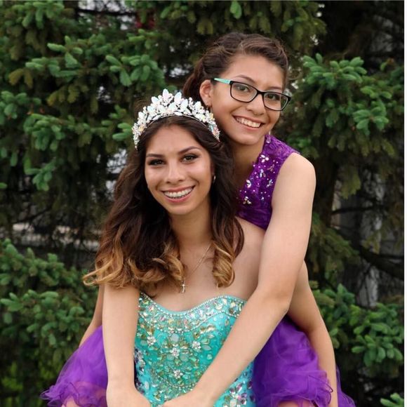 Meet your Posher, Gabriela - Picture 1 of 1